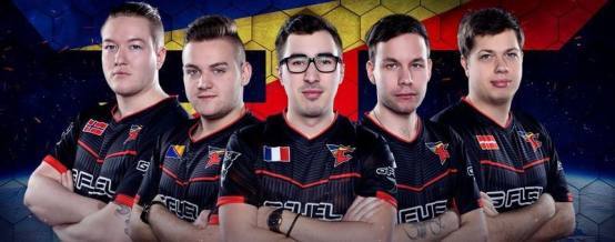 Shiro 蜘蛛在团战中完全缺席。XG的三名核心轮流掌控比赛，率先获得赛点。