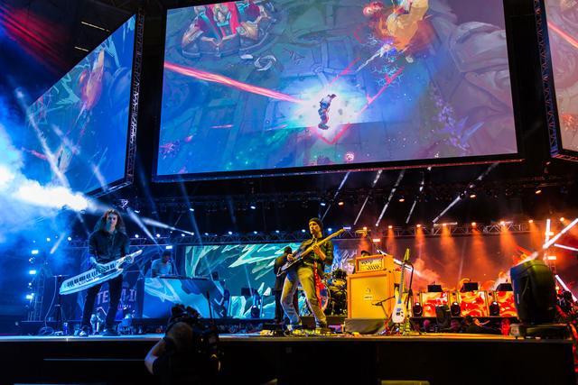 Ale：今天拿到MVP挺意外的，因为这个版本和上路没什么关系